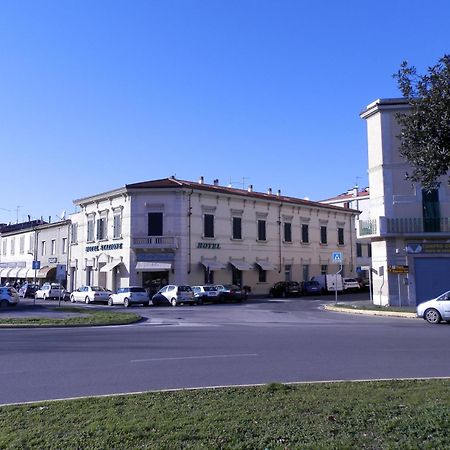 Hotel Stazione Ливорно Экстерьер фото