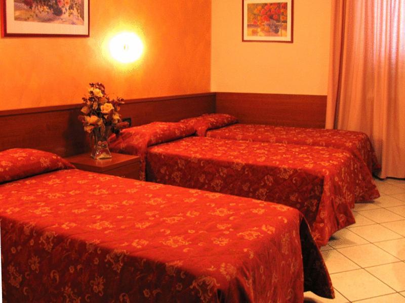 Hotel Stazione Ливорно Экстерьер фото
