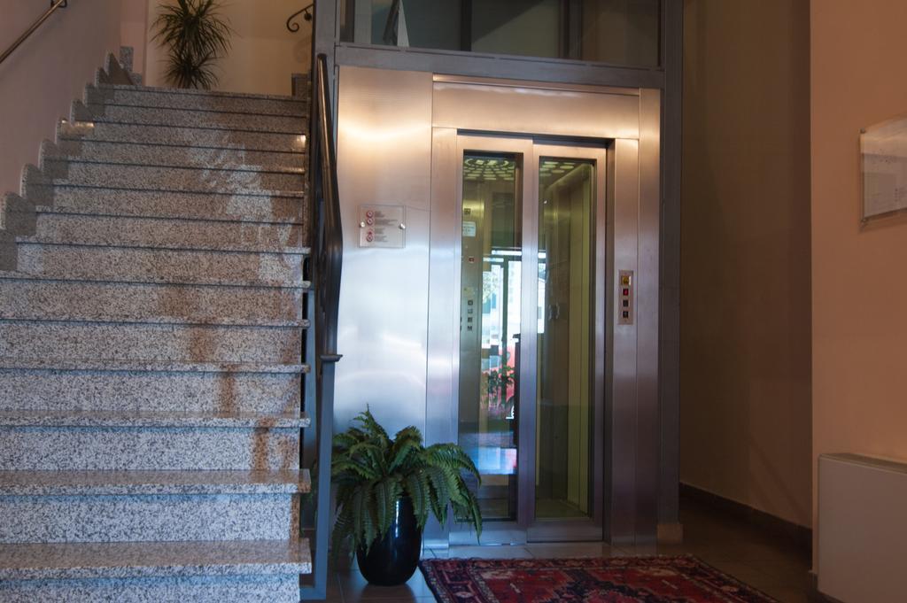 Hotel Stazione Ливорно Экстерьер фото