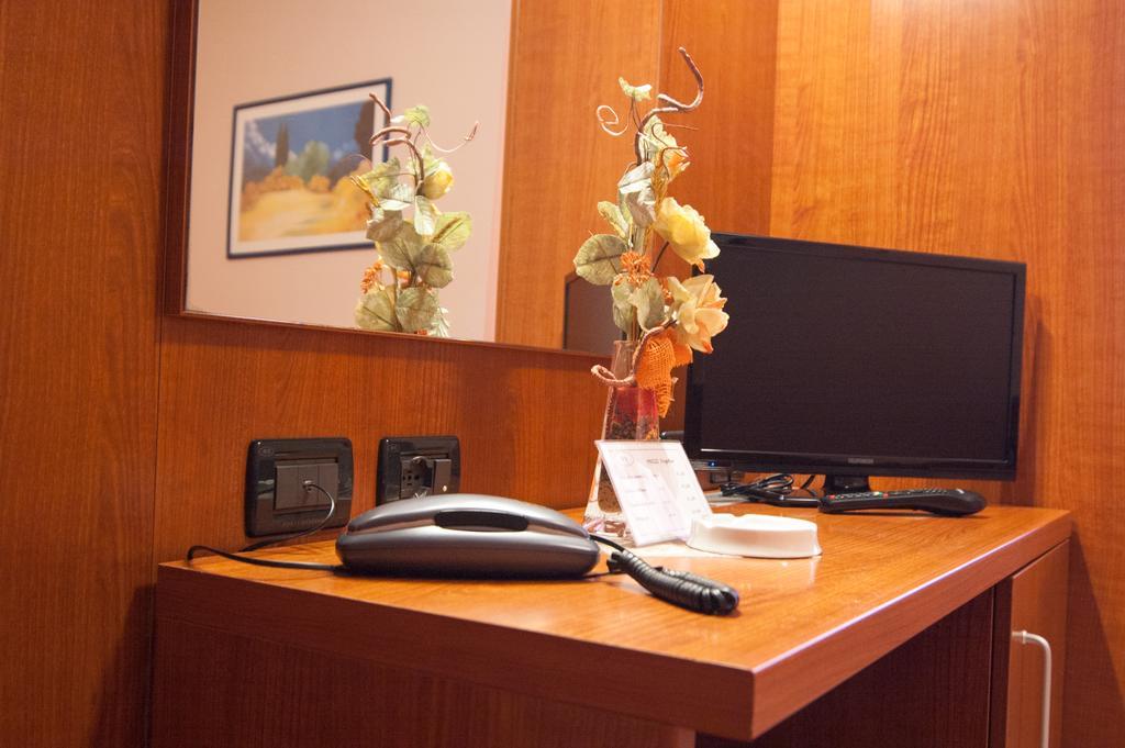 Hotel Stazione Ливорно Номер фото