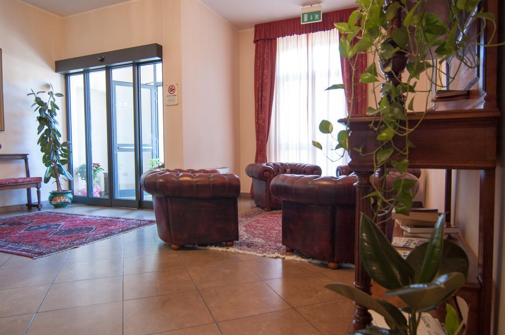 Hotel Stazione Ливорно Экстерьер фото