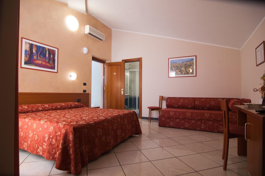 Hotel Stazione Ливорно Номер фото