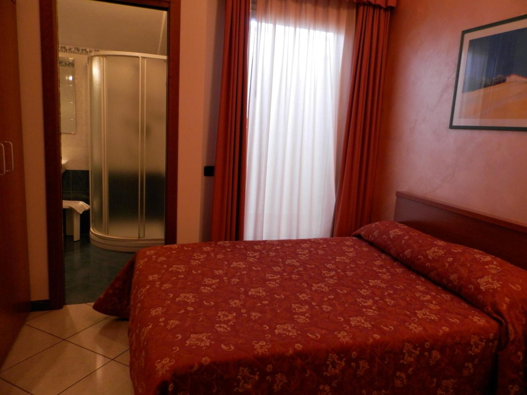 Hotel Stazione Ливорно Экстерьер фото