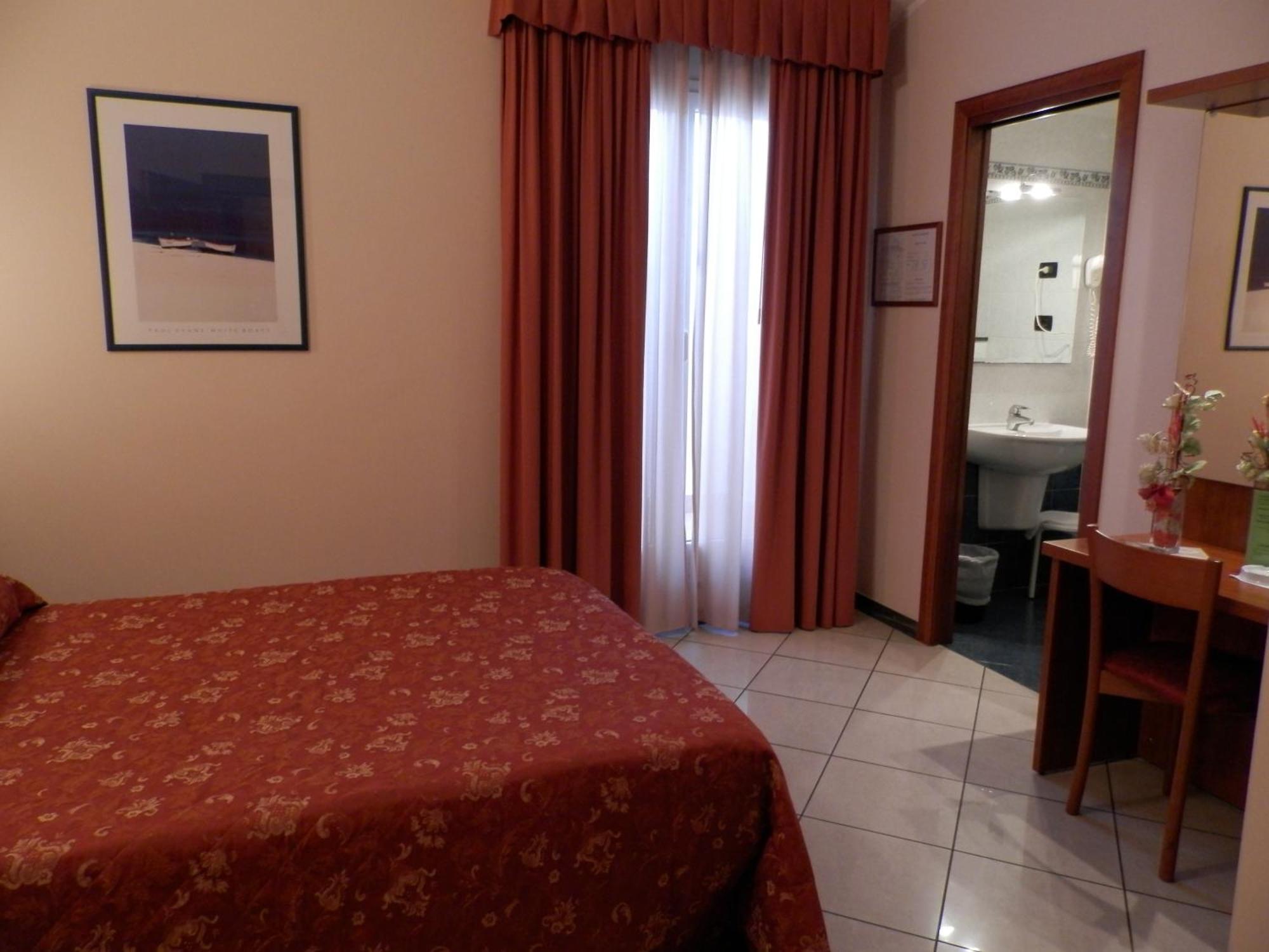 Hotel Stazione Ливорно Экстерьер фото