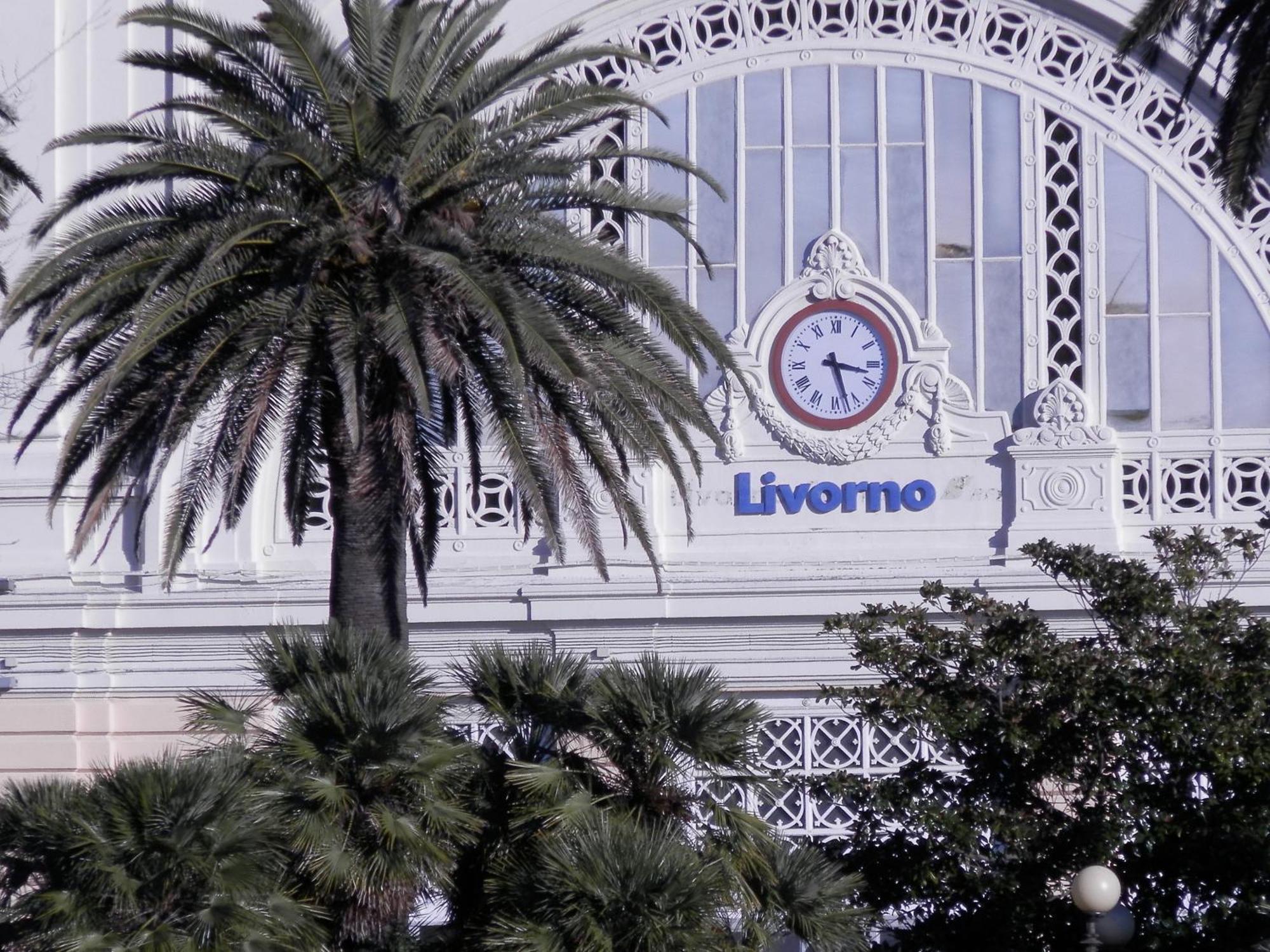 Hotel Stazione Ливорно Экстерьер фото