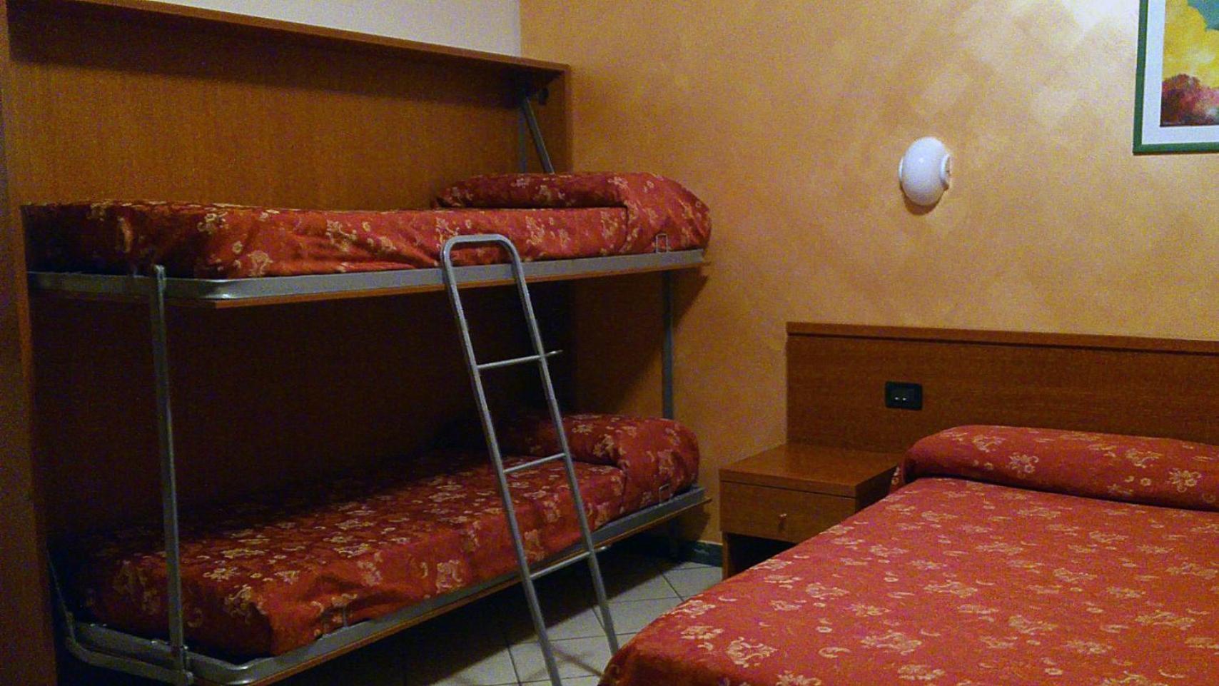 Hotel Stazione Ливорно Экстерьер фото