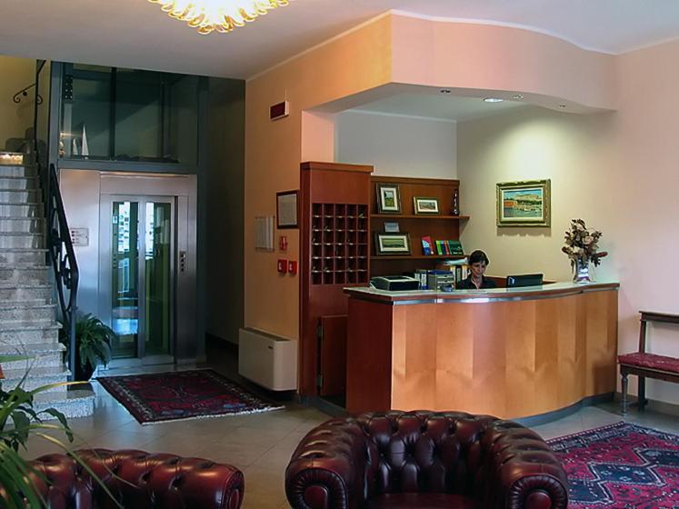 Hotel Stazione Ливорно Экстерьер фото