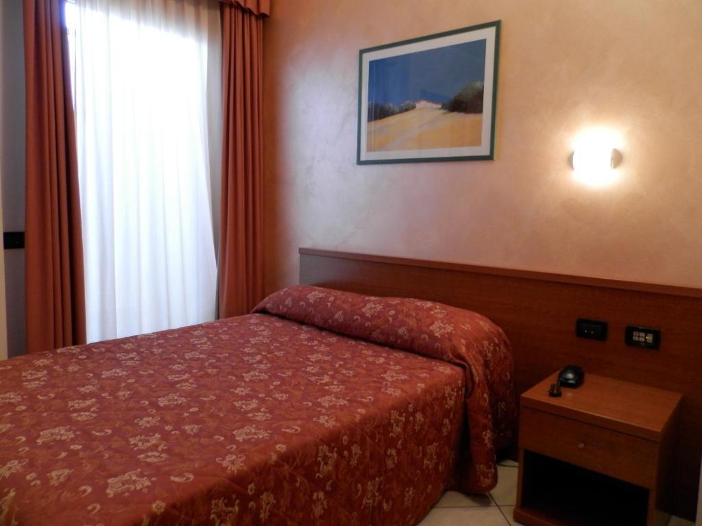 Hotel Stazione Ливорно Номер фото