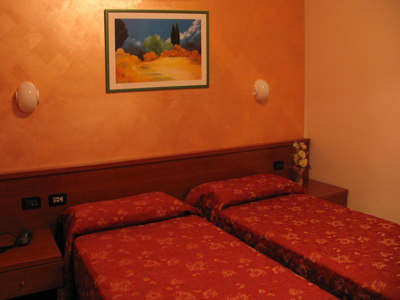 Hotel Stazione Ливорно Экстерьер фото