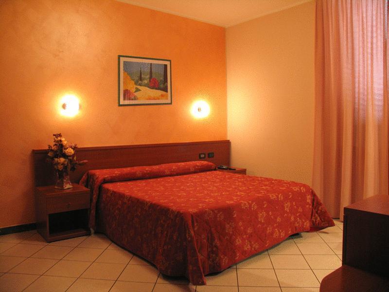 Hotel Stazione Ливорно Экстерьер фото
