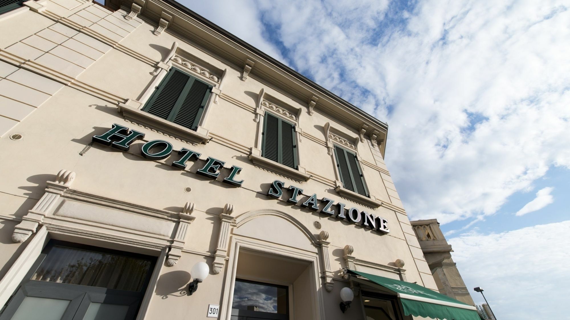 Hotel Stazione Ливорно Экстерьер фото